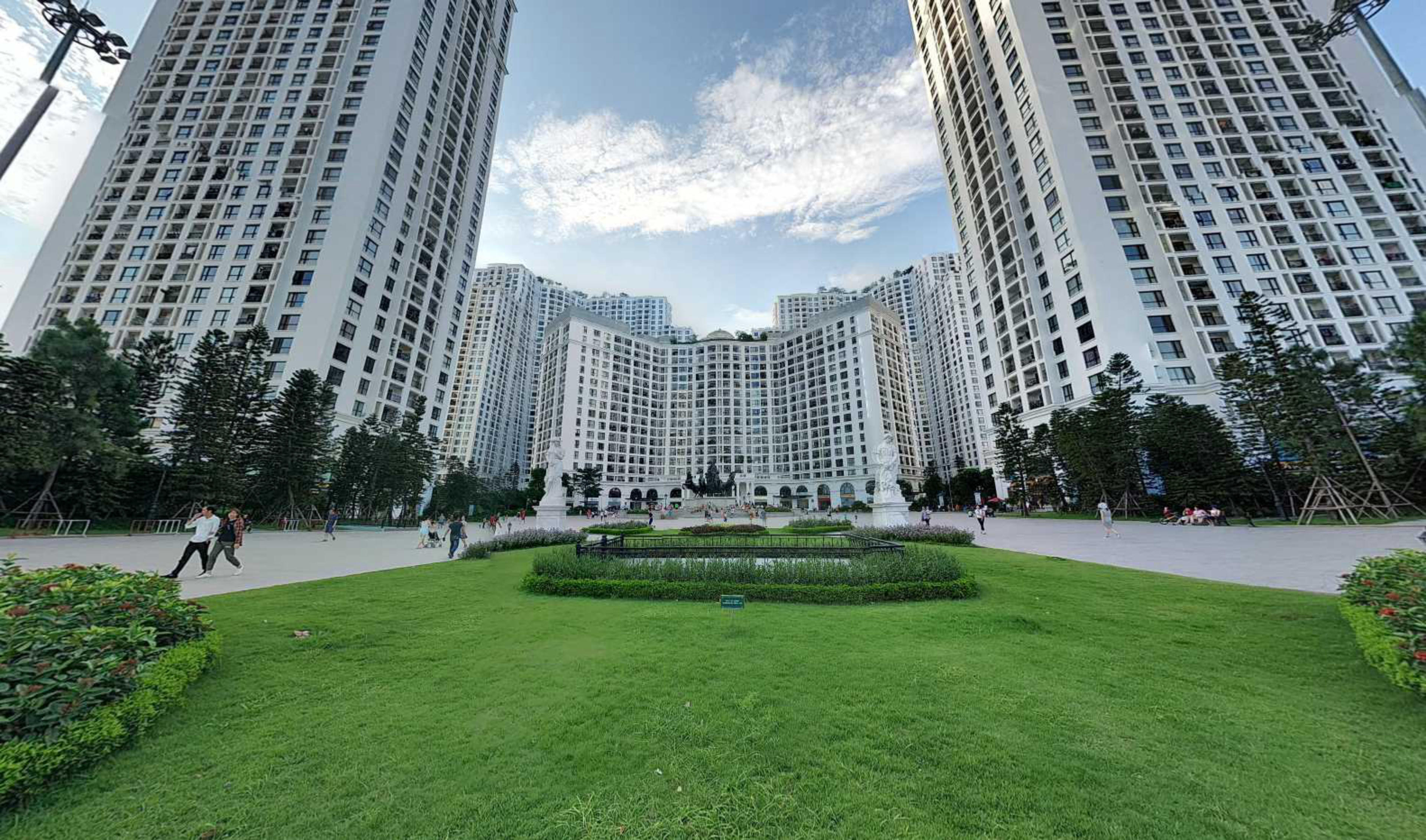 Vinhomes Royal City virtual tour preview